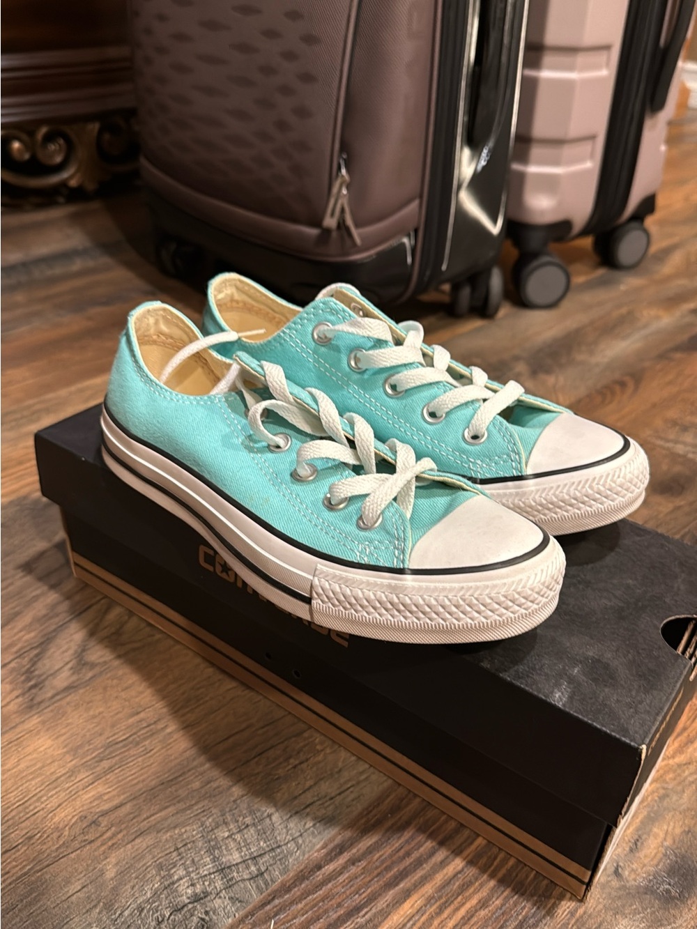 Converse Chuck Taylor Low Top Sneakers - Picture 4 of 7